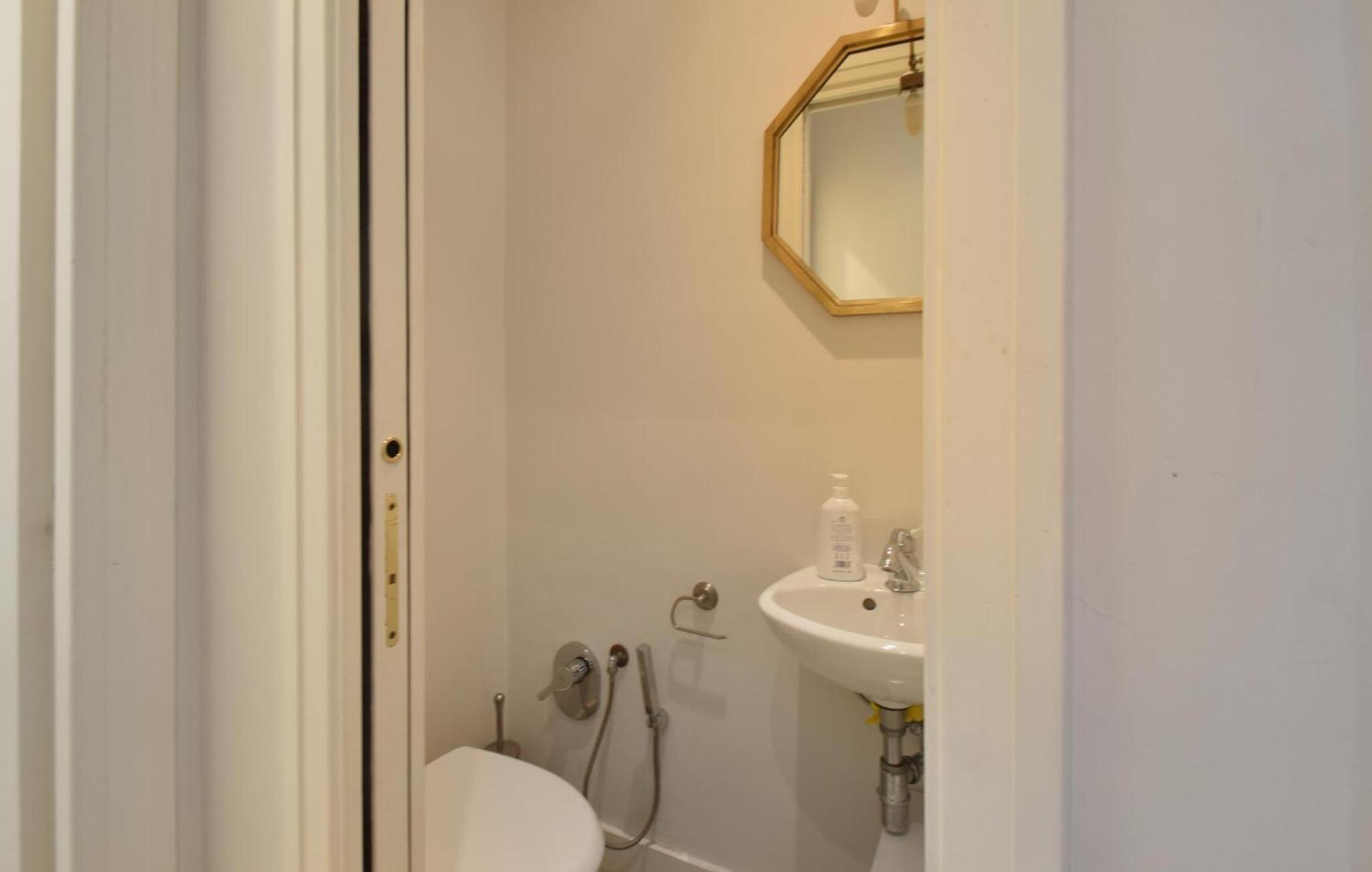 Amazing In With Kitchen Apartment *