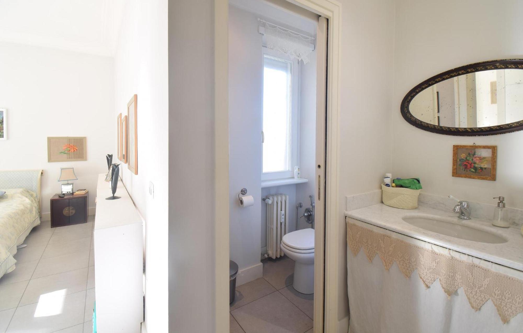 Amazing In With Kitchen Apartment *